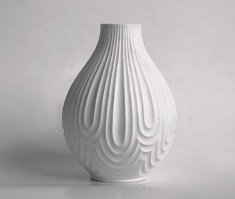 1001vintage- elegant vase by German porcelain manufacturer Heinrich&Co.