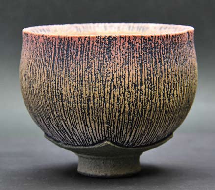 Carved gold brush footed cup - Tsuyoshi Shimizu
