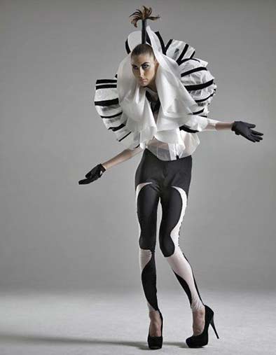 elena-slivnyak-for-iimuahii - black and white fashion-costume futuristic styling