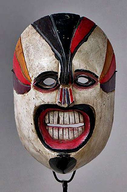 Geometric-Xantolo-mask-from-Huasteca,-Hidalgo,-Mexico