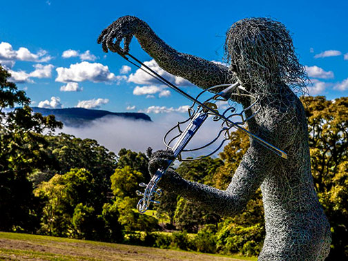  Elle-Szpindler wire sculpture
