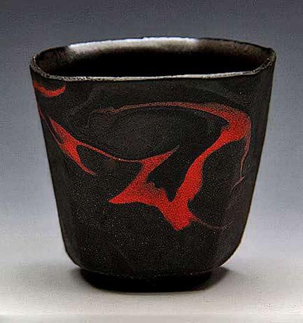 Seto-Junji-black-tea-cup with red single stroke motif