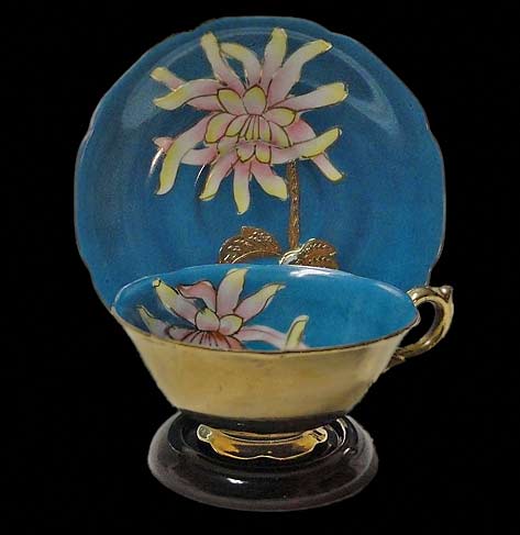 Saji China tea cup and saucer with gold trim